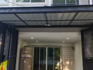Reihenhaus zum Kauf mit 2 Zimmer in Mueang Chiang Mai, Chiang Mai