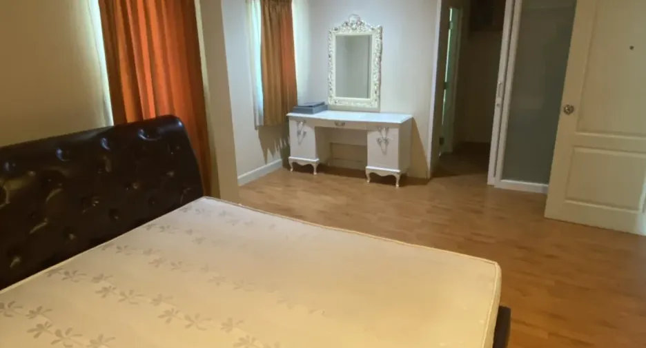Casa en venta de 4 habitaciones en Khan Na Yao, Bangkok