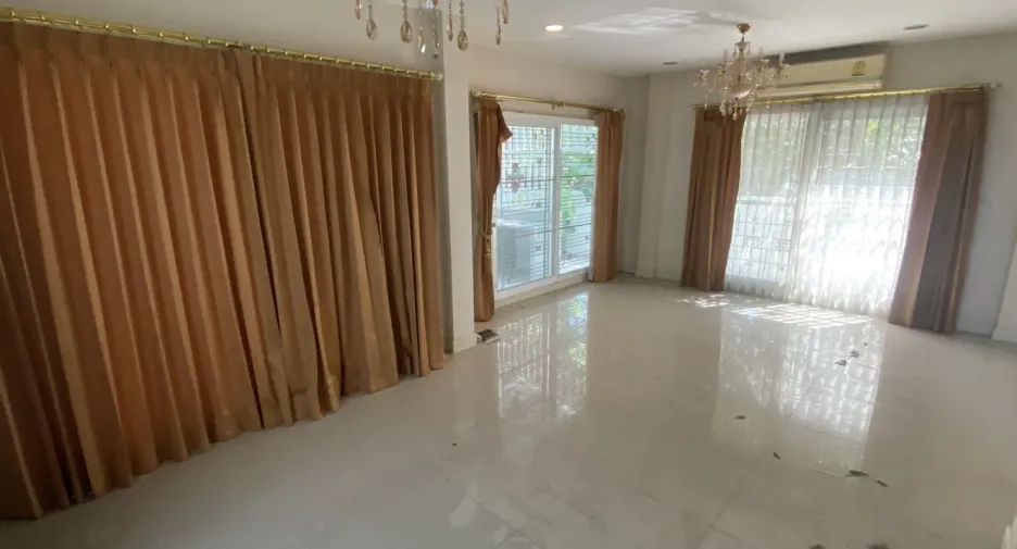 Casa en venta de 4 habitaciones en Khan Na Yao, Bangkok