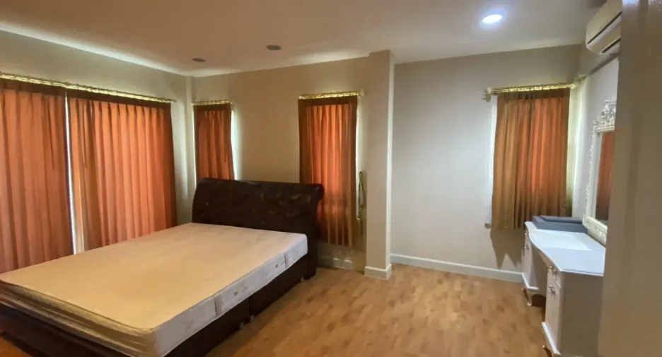 Casa en venta de 4 habitaciones en Khan Na Yao, Bangkok