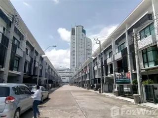 Casa adosada en venta de 3 habitaciones en Bang Phli, Samut Prakan