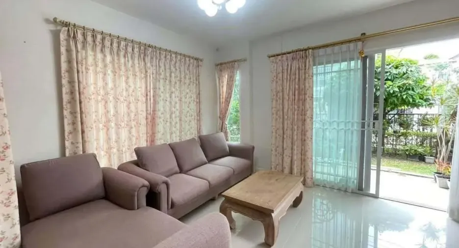 For rent 4 bedrooms house in Mueang Chiang Mai, Chiang Mai