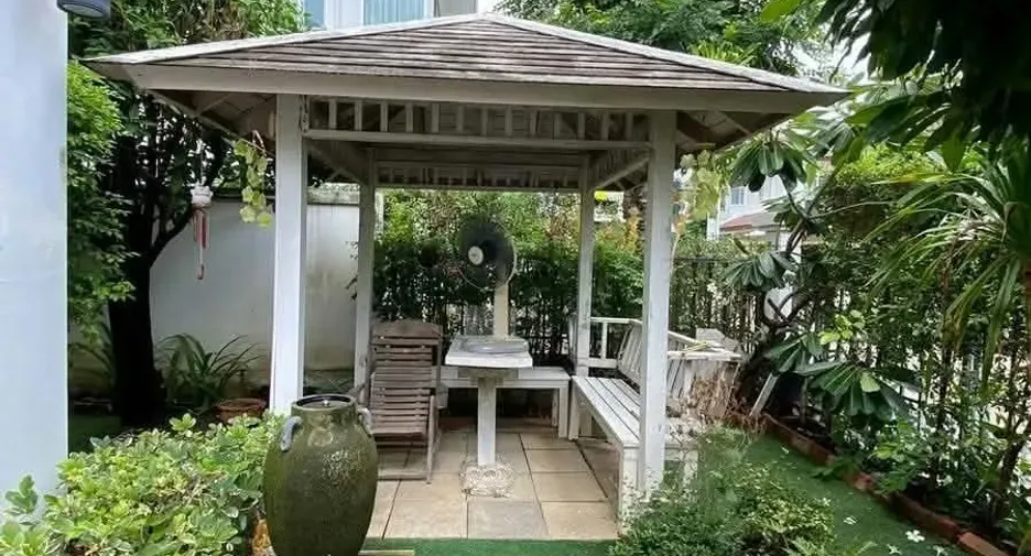 For rent 4 bedrooms house in Mueang Chiang Mai, Chiang Mai