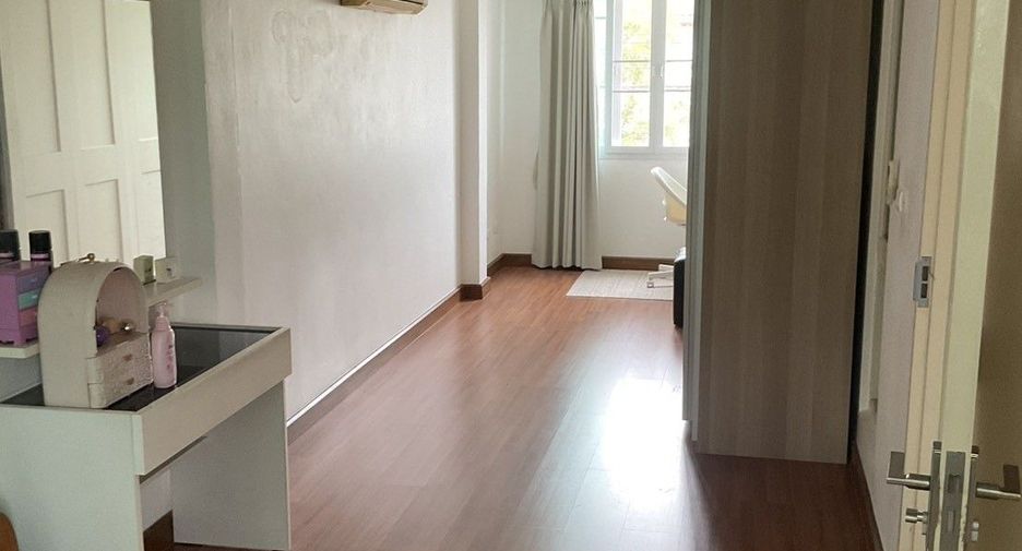 For sale 3 ベッドルーム house in Bang Kapi, Bangkok