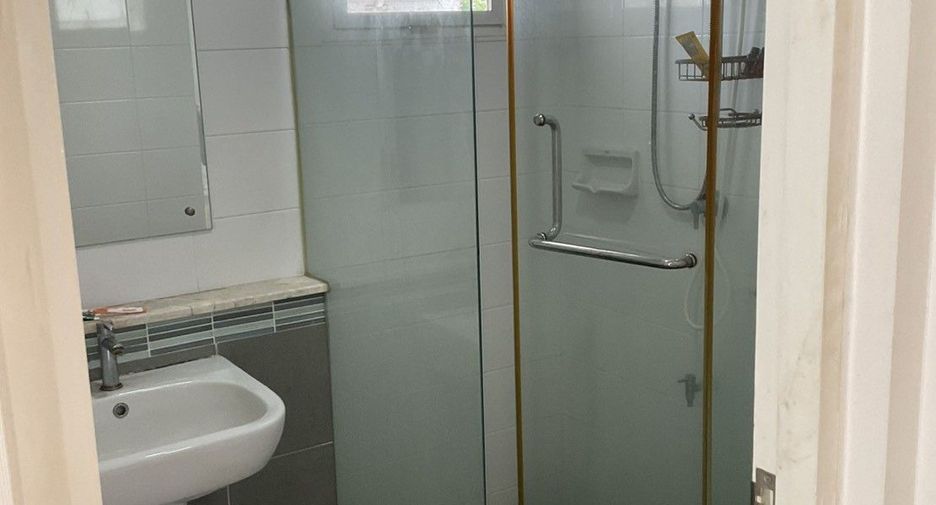 For sale 3 ベッドルーム house in Bang Kapi, Bangkok