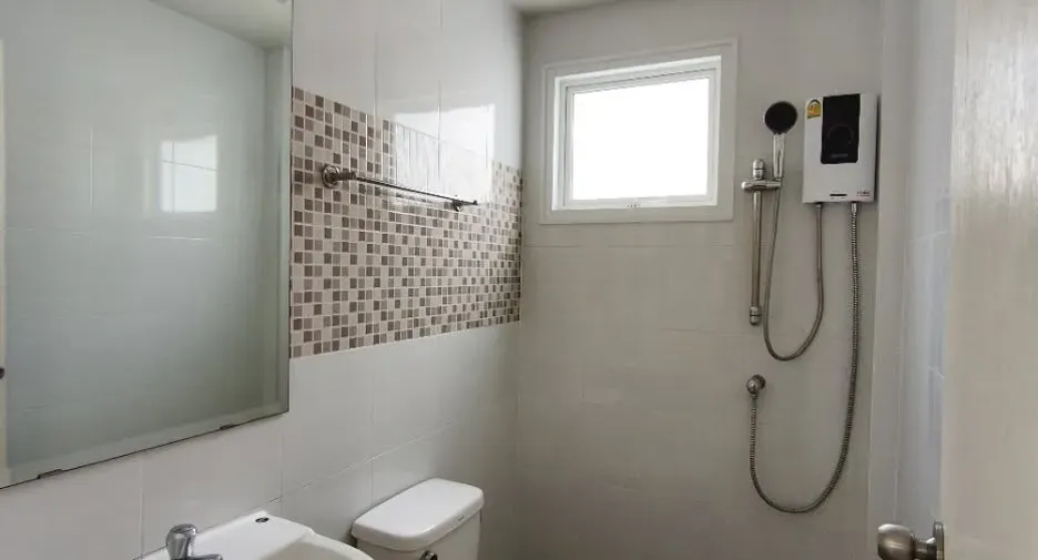 For rent 3 bedrooms townhouse in Lam Luk Ka, Pathum Thani