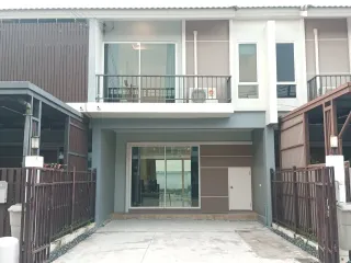 For rent 3 bedrooms townhouse in Lam Luk Ka, Pathum Thani