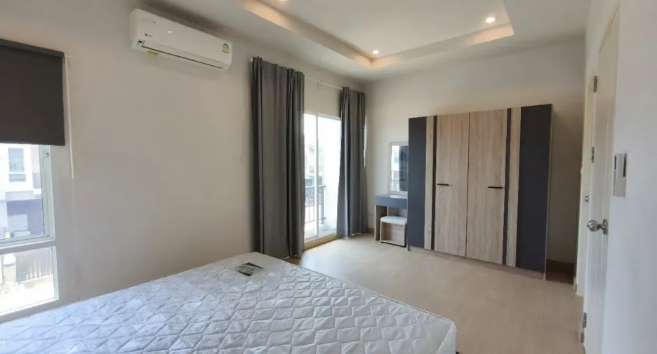 For rent 3 bedrooms townhouse in Lam Luk Ka, Pathum Thani