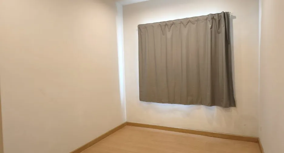 For rent 3 bedrooms townhouse in Lam Luk Ka, Pathum Thani
