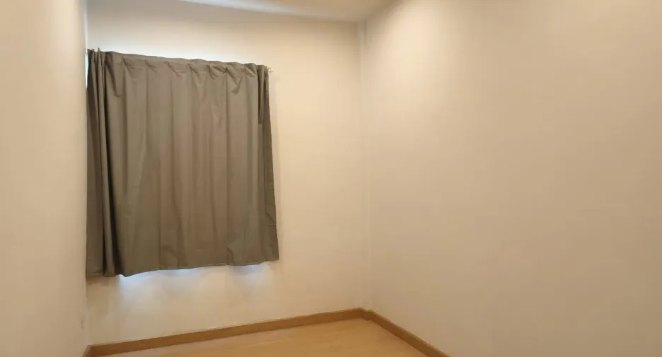 For rent 3 bedrooms townhouse in Lam Luk Ka, Pathum Thani