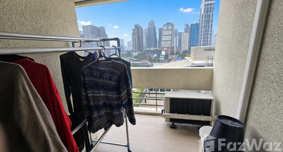 Condo en venta y en alquiler de 3 habitaciones en Watthana, Bangkok