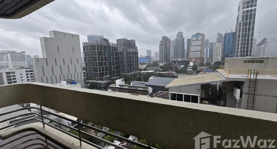 Condo en venta y en alquiler de 3 habitaciones en Watthana, Bangkok
