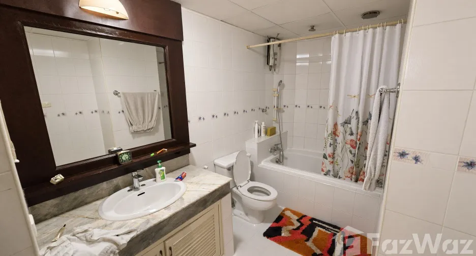 Condo en venta y en alquiler de 3 habitaciones en Watthana, Bangkok