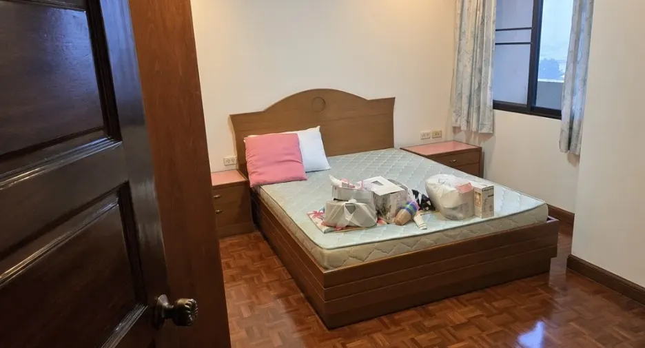 Condo en venta y en alquiler de 3 habitaciones en Watthana, Bangkok