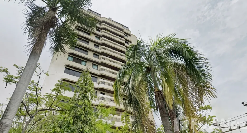 Condo en venta y en alquiler de 3 habitaciones en Watthana, Bangkok