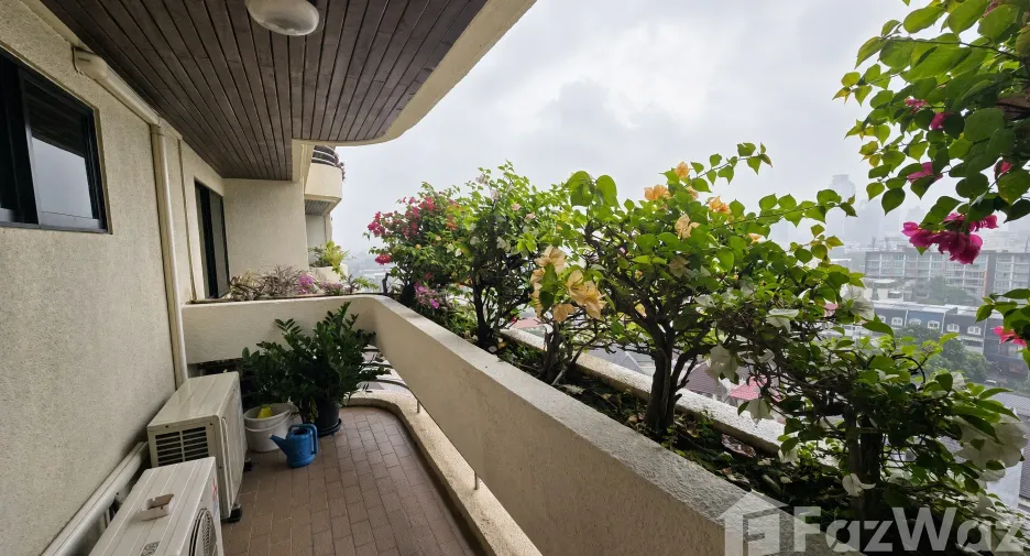 Condo en venta y en alquiler de 3 habitaciones en Watthana, Bangkok