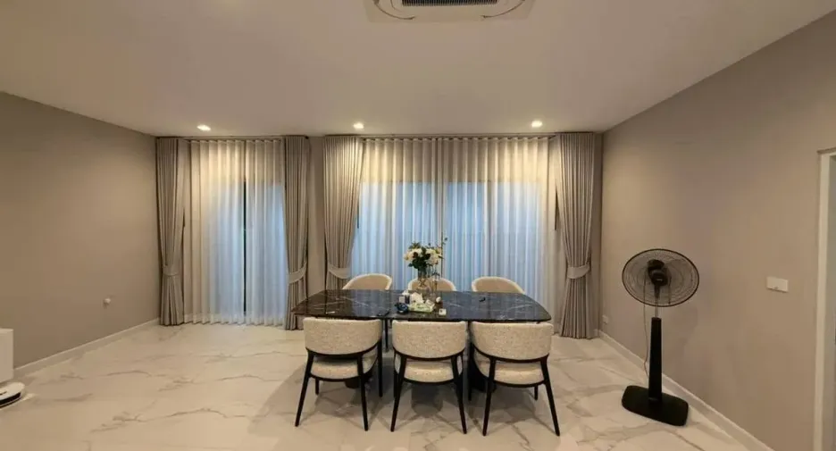 出租 4 卧室 独立屋 在 Phasi Charoen, 曼谷