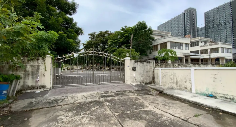À vendre et à louer 12 chambres maison à Bang Na, Bangkok