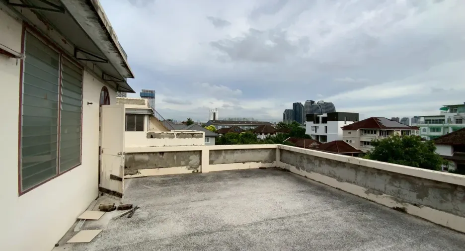 À vendre et à louer 12 chambres maison à Bang Na, Bangkok