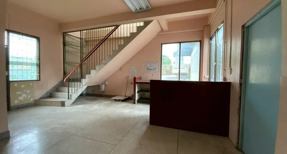 À vendre et à louer 12 chambres maison à Bang Na, Bangkok