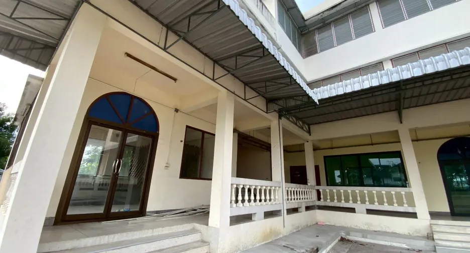 À vendre et à louer 12 chambres maison à Bang Na, Bangkok