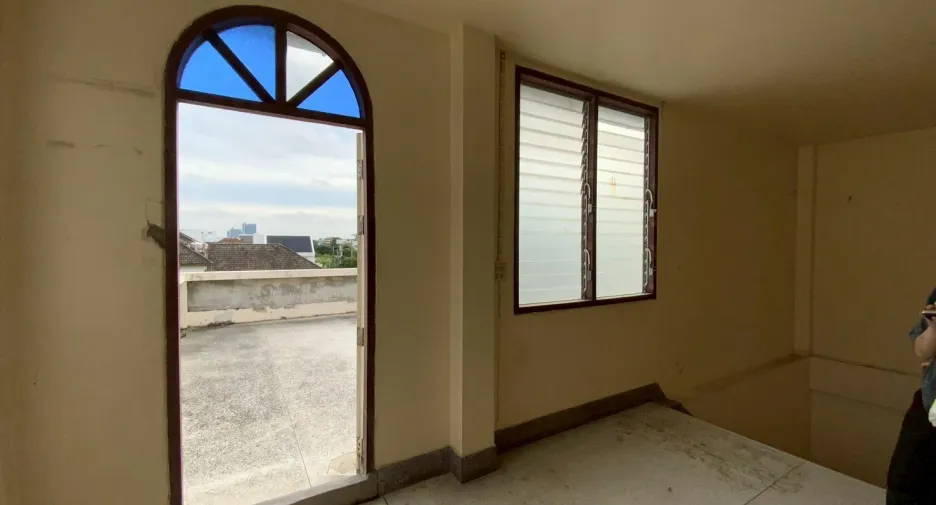 À vendre et à louer 12 chambres maison à Bang Na, Bangkok