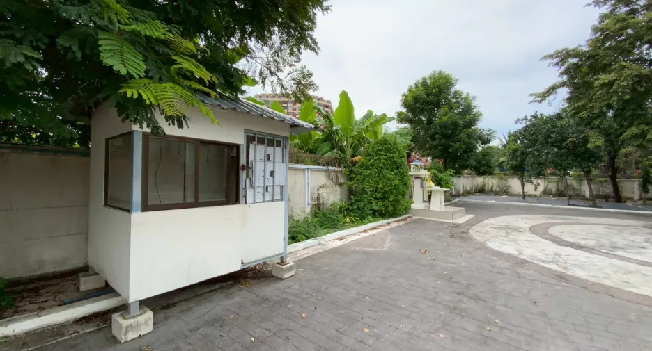 À vendre et à louer 12 chambres maison à Bang Na, Bangkok
