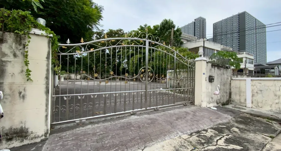 À vendre et à louer 12 chambres maison à Bang Na, Bangkok