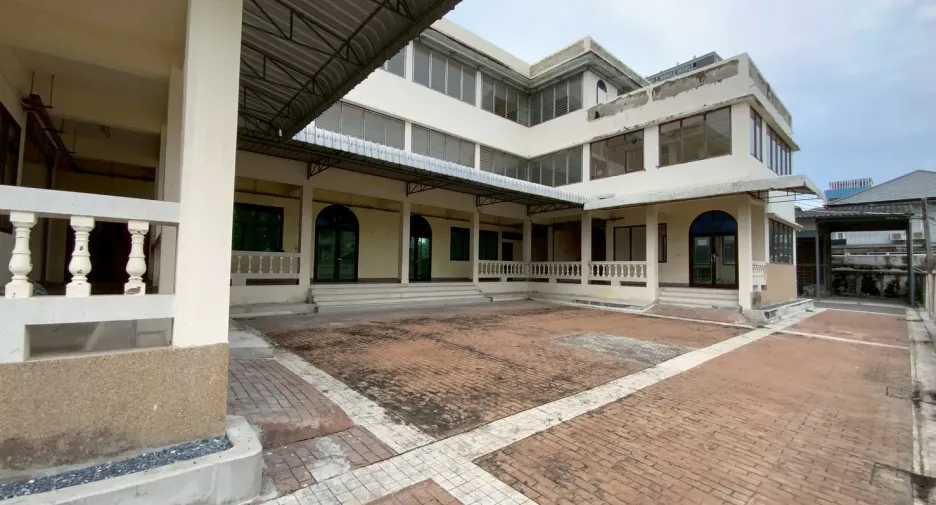 À vendre et à louer 12 chambres maison à Bang Na, Bangkok