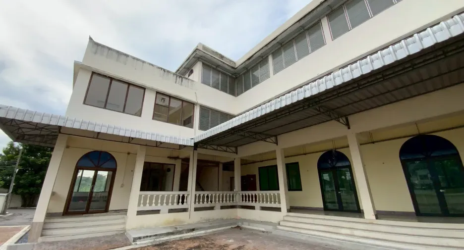 À vendre et à louer 12 chambres maison à Bang Na, Bangkok