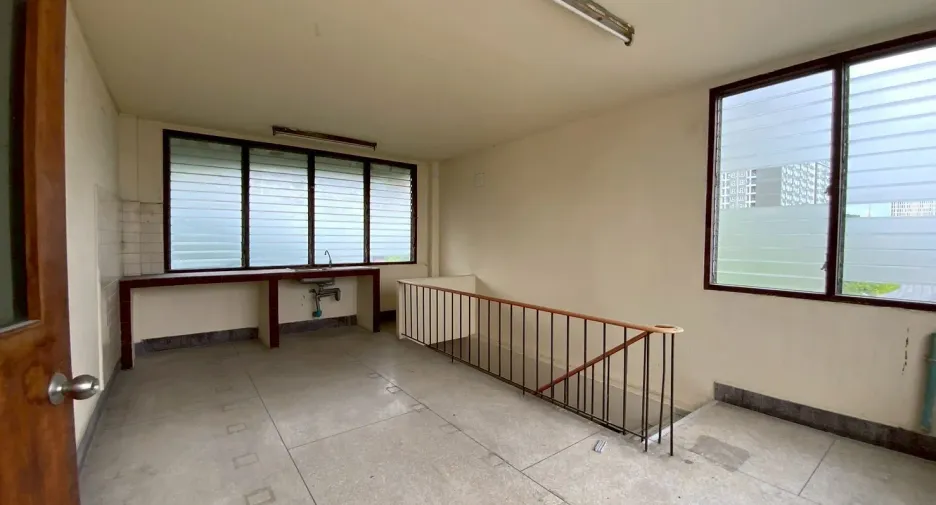 À vendre et à louer 12 chambres maison à Bang Na, Bangkok