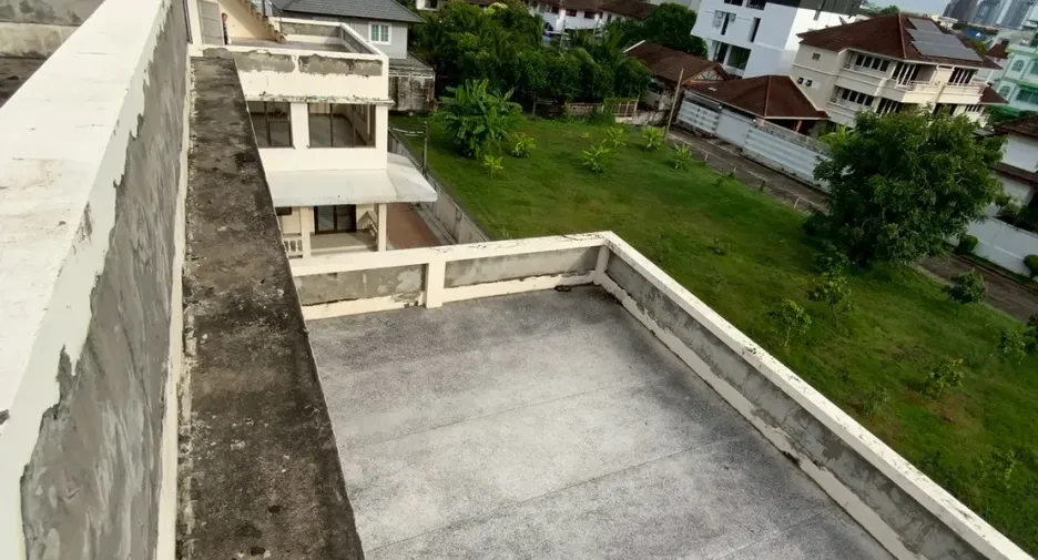 À vendre et à louer 12 chambres maison à Bang Na, Bangkok