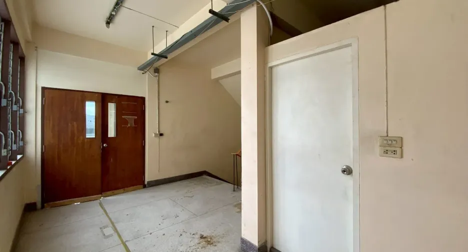 À vendre et à louer 12 chambres maison à Bang Na, Bangkok