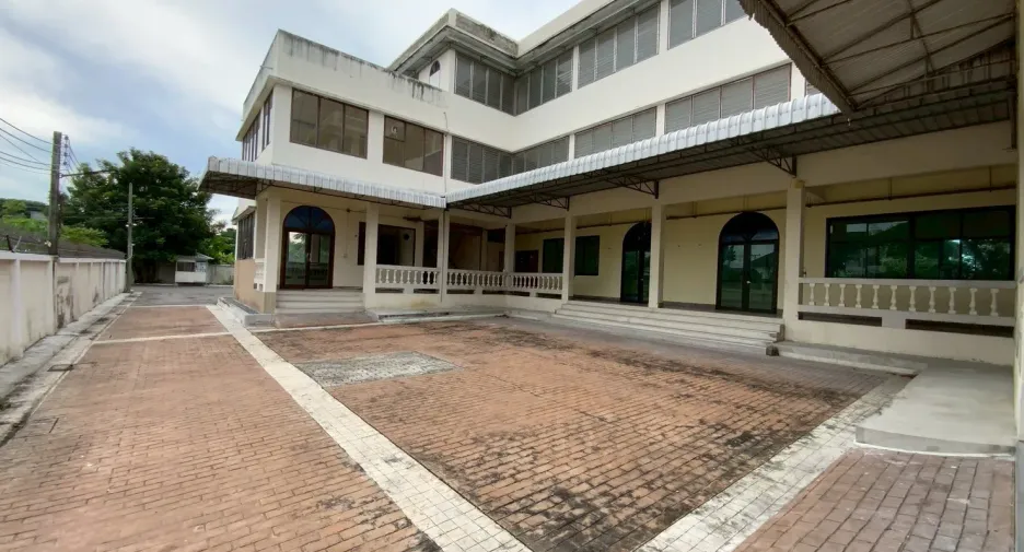 À vendre et à louer 12 chambres maison à Bang Na, Bangkok