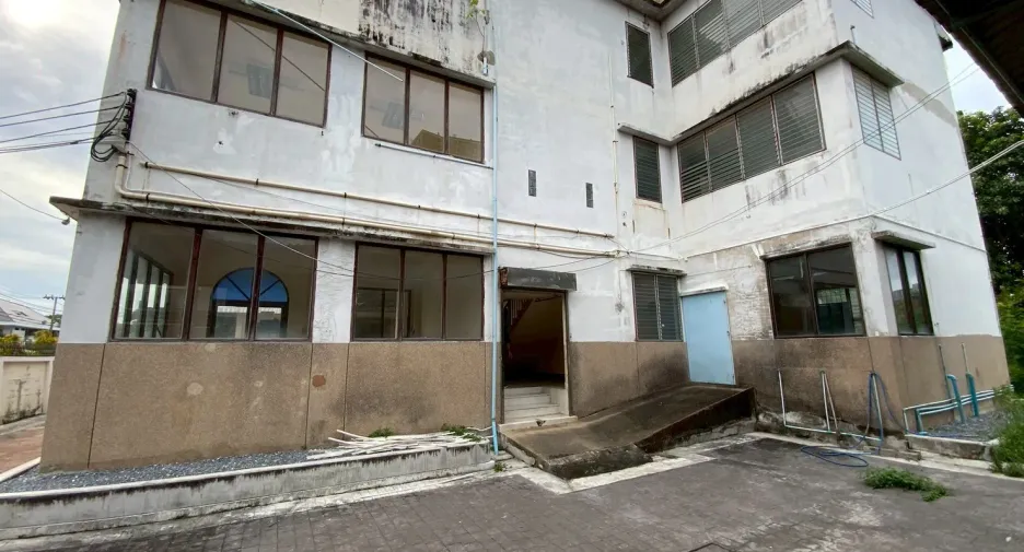 À vendre et à louer 12 chambres maison à Bang Na, Bangkok