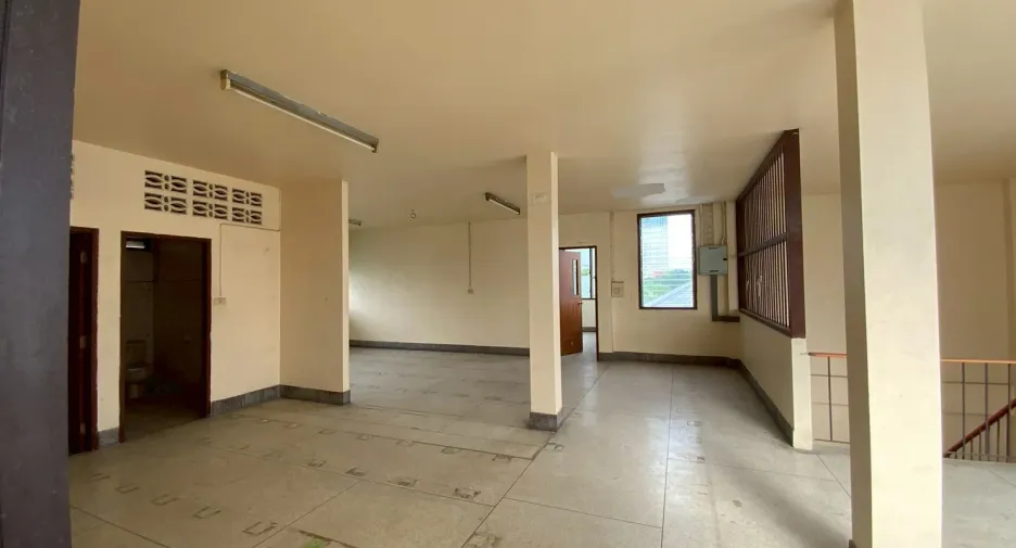 À vendre et à louer 12 chambres maison à Bang Na, Bangkok