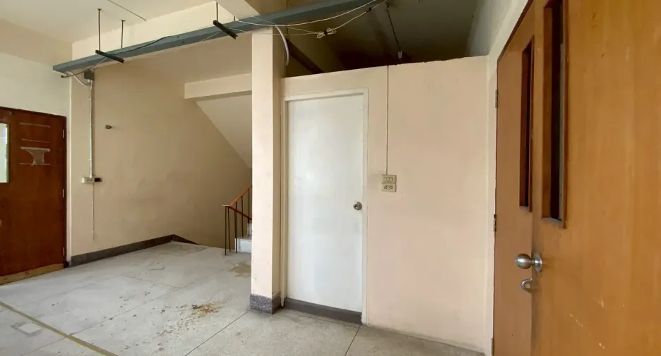 À vendre et à louer 12 chambres maison à Bang Na, Bangkok