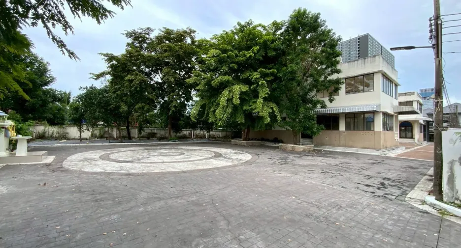 À vendre et à louer 12 chambres maison à Bang Na, Bangkok