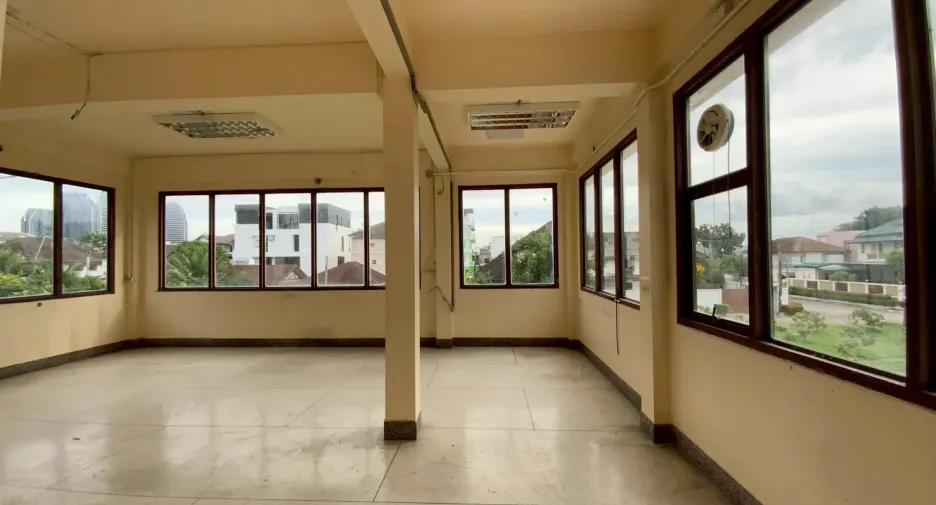 À vendre et à louer 12 chambres maison à Bang Na, Bangkok