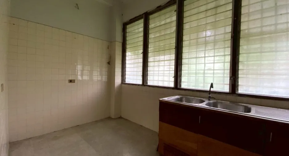 À vendre et à louer 12 chambres maison à Bang Na, Bangkok