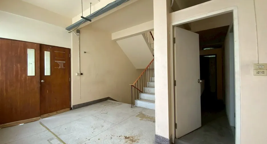 À vendre et à louer 12 chambres maison à Bang Na, Bangkok
