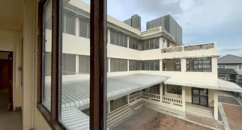 À vendre et à louer 12 chambres maison à Bang Na, Bangkok