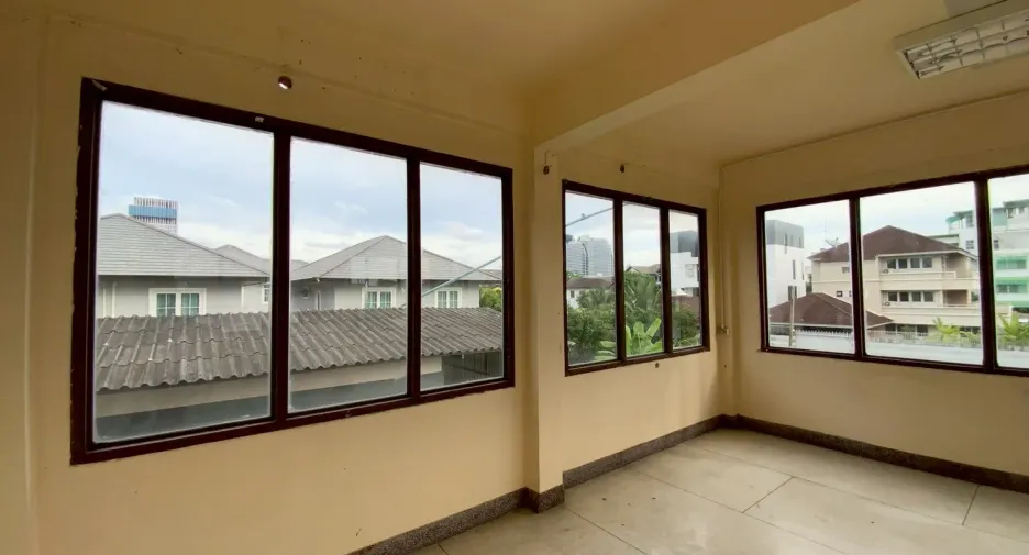 À vendre et à louer 12 chambres maison à Bang Na, Bangkok