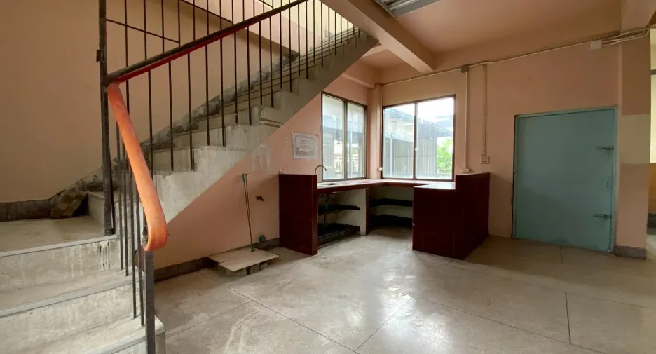 À vendre et à louer 12 chambres maison à Bang Na, Bangkok