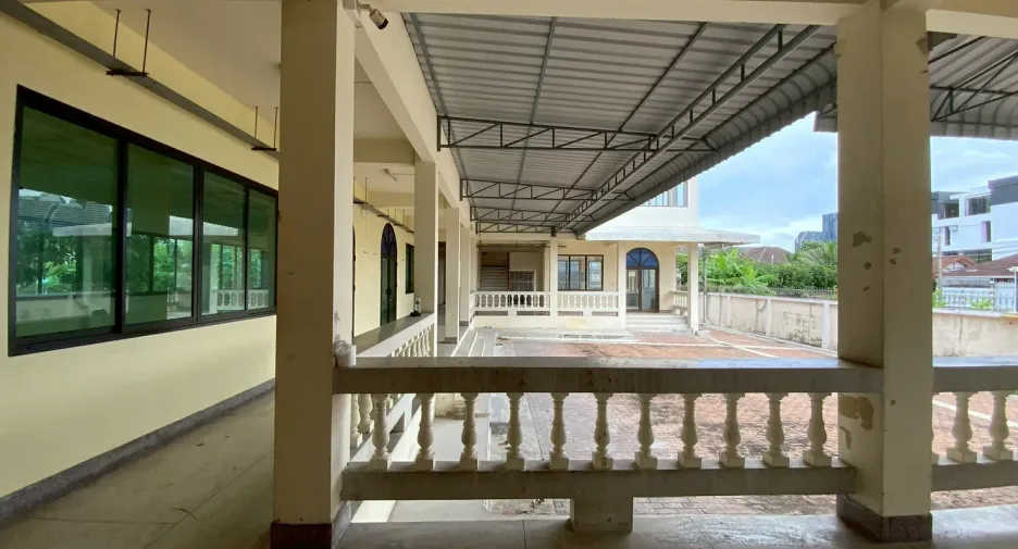 À vendre et à louer 12 chambres maison à Bang Na, Bangkok