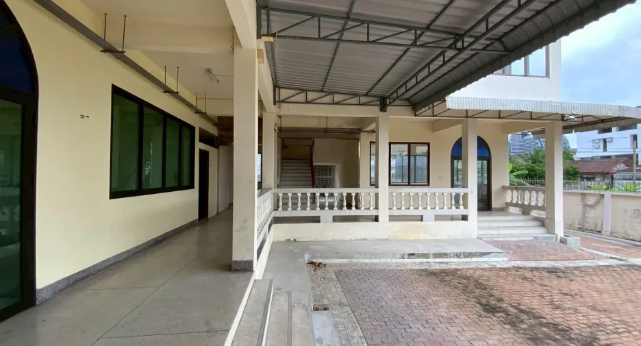 À vendre et à louer 12 chambres maison à Bang Na, Bangkok