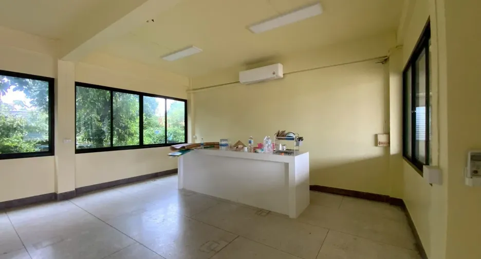 À vendre et à louer 12 chambres maison à Bang Na, Bangkok