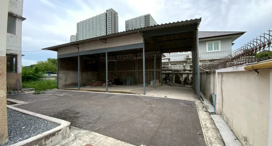 À vendre et à louer 12 chambres maison à Bang Na, Bangkok
