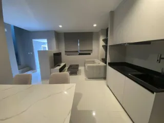 For rent 3 bedrooms townhouse in Saphan Sung, Bangkok
