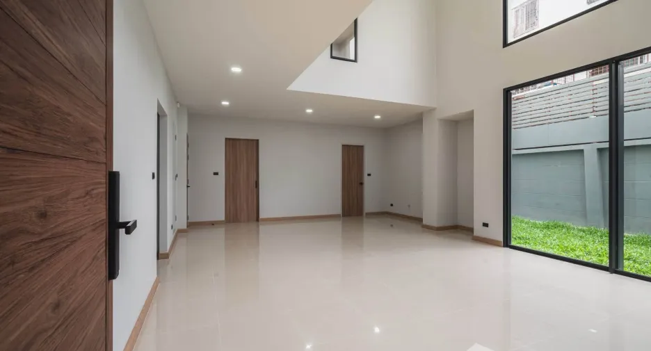 Haus zum Kauf mit 4 Zimmer in Lat Krabang, Bangkok